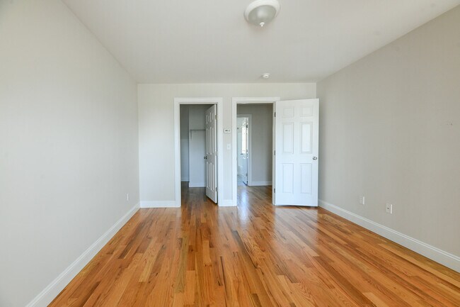 Building Photo - 448 New Haven Ave