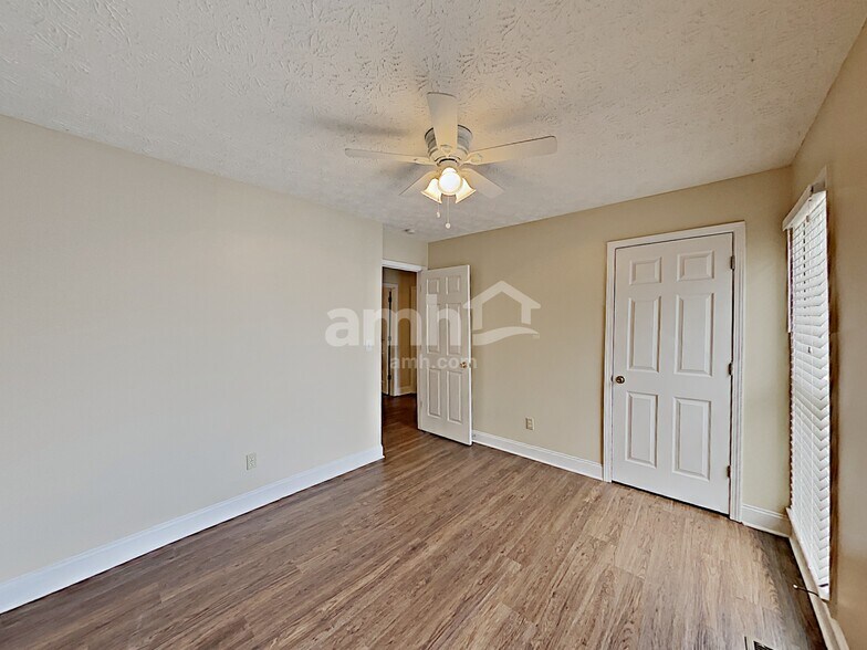 Building Photo - 4759 Julian Way