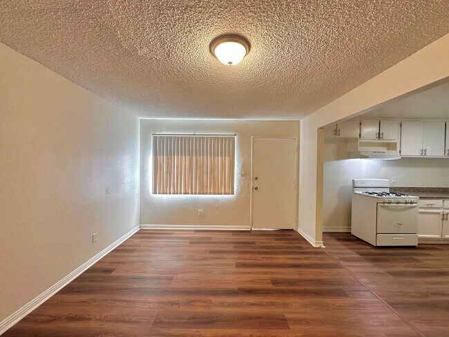 Building Photo - 15Central