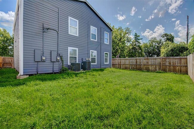 Building Photo - 4014 Dreyfus St