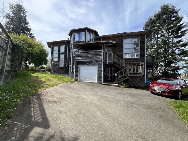 Building Photo - 3747 Trinity St