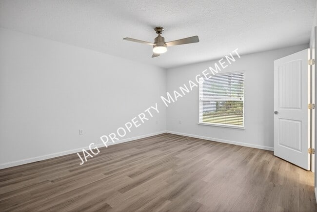 Building Photo - 615 Chaloupe St SE