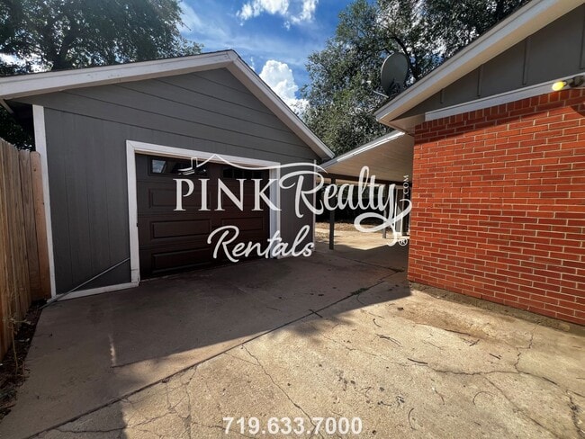 Building Photo - 2534 Ivanhoe Dr