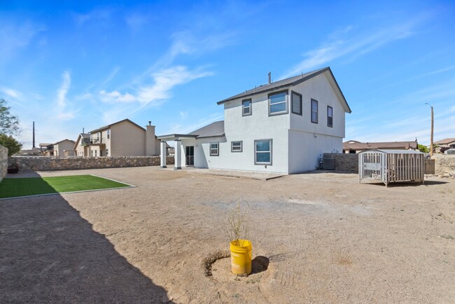 Building Photo - 6228 Brillo Luna St