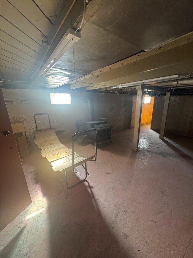 Building Photo - 1336 1st W Ave