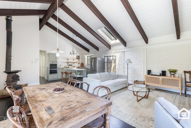 Building Photo - Wine Country Living in Spacious Glen Ellen...