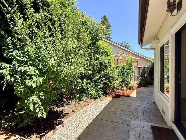 Building Photo - 1111 Pippin Creek Ct