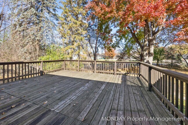 Building Photo - 945-947 Lancashire Ct SE