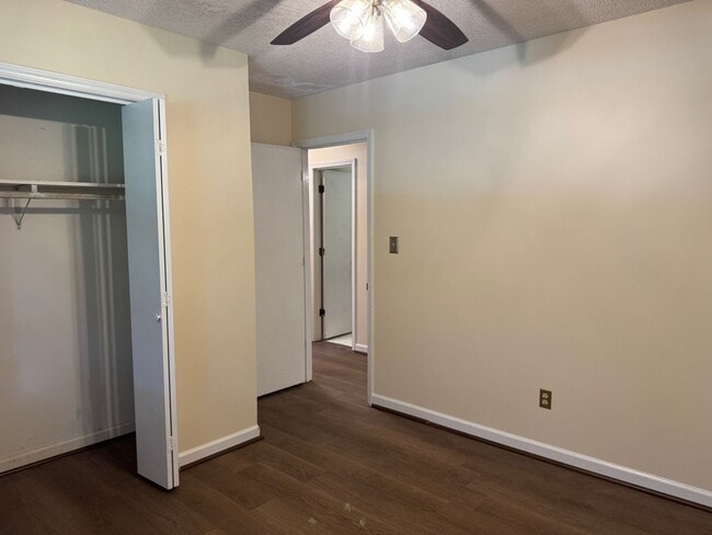 Building Photo - 5672 Claridge Dr