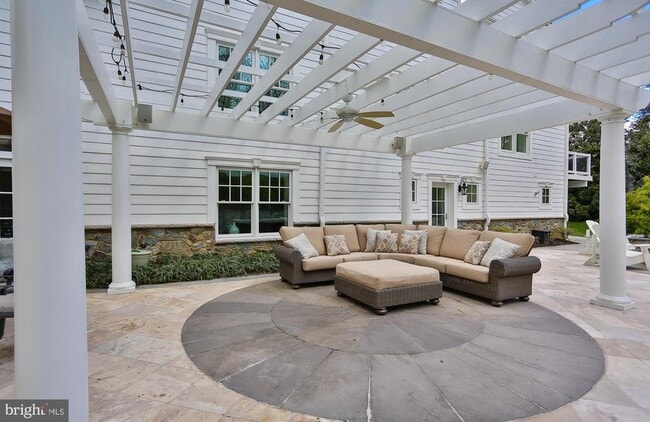 Building Photo - 6329 Linway Terrace