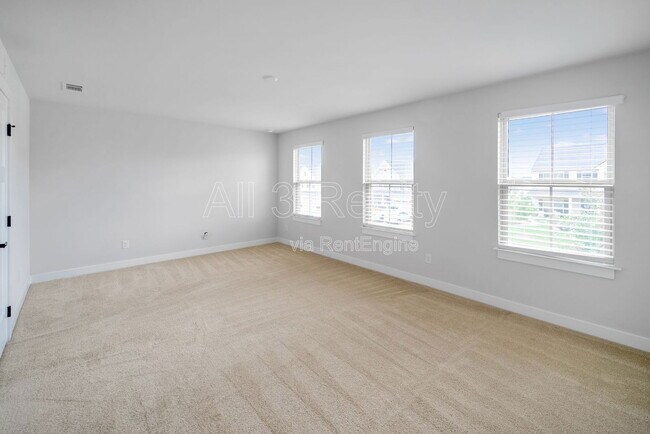 Building Photo - 533 Daffodil Ln