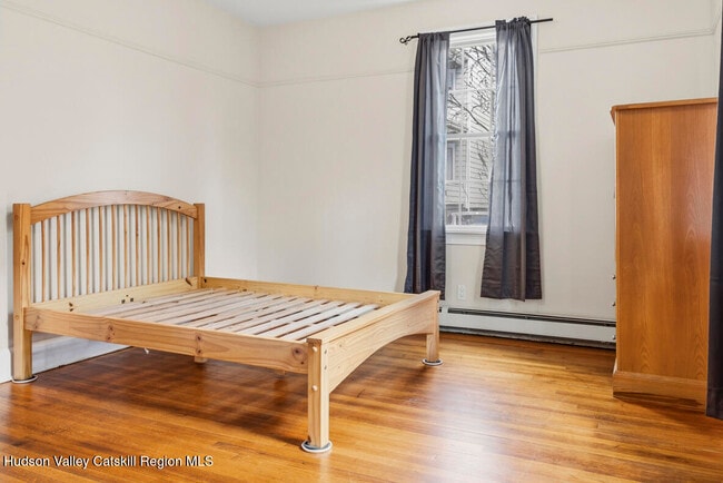 Building Photo - 51 Gifford Ave