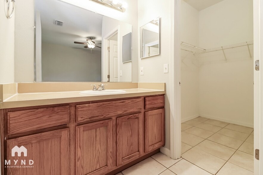 Building Photo - 2218 E Ida St