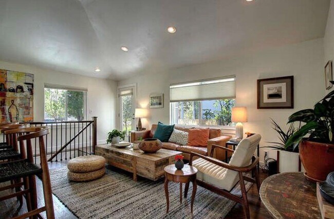 Building Photo - High End LOHI Townhome Available in June!