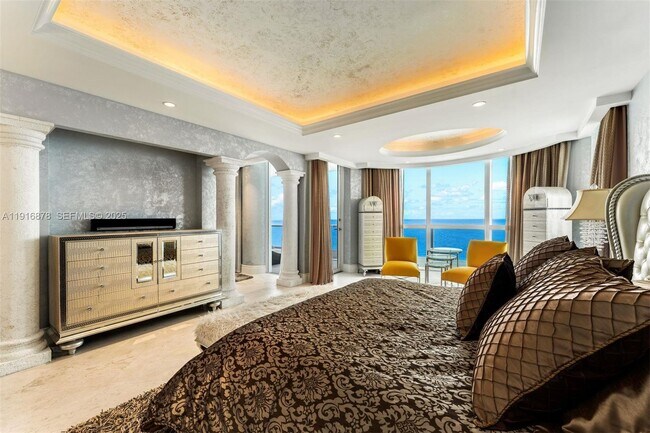 Building Photo - 5025 Collins Ave