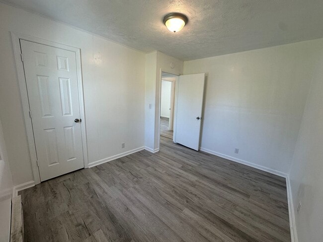 Building Photo - Spacious house in Brookville school distri...