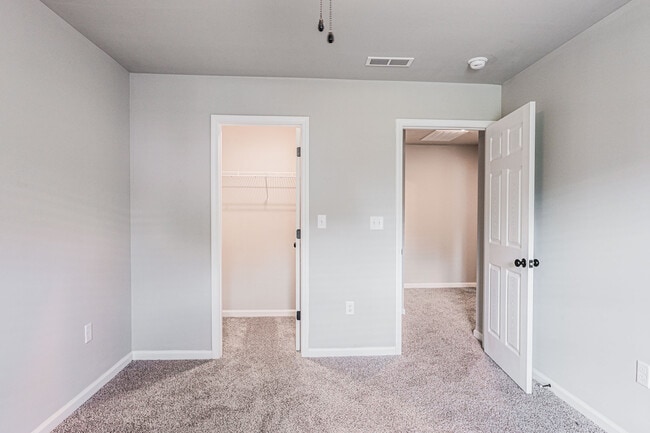 Building Photo - 229 Whispering Hills Blvd