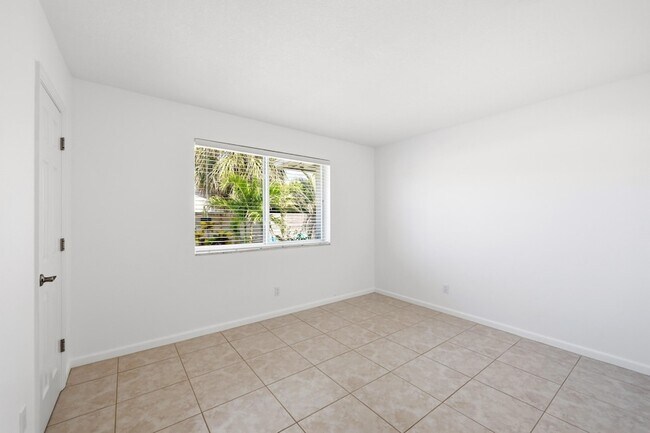 Building Photo - 4454 W Tradewinds Ave
