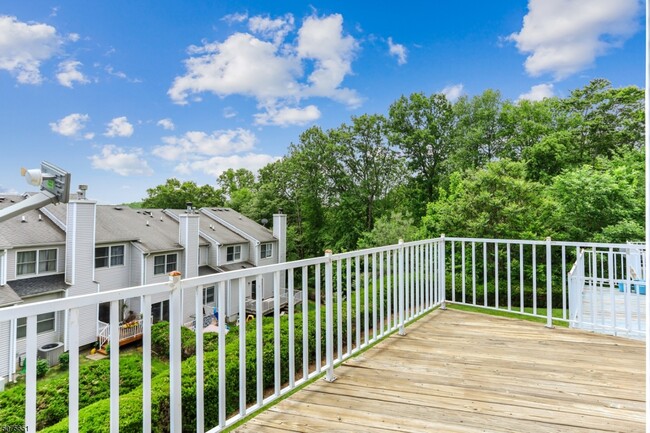 Building Photo - 376 Summerhill Dr