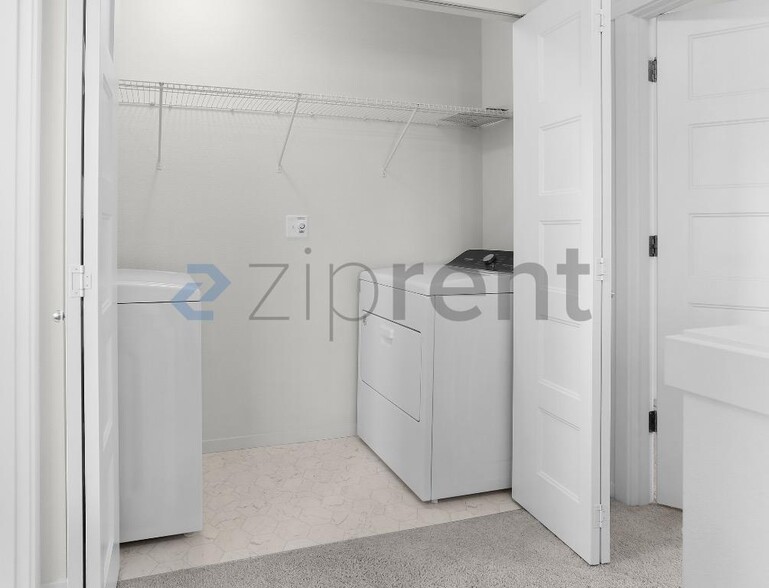 Building Photo - Unit