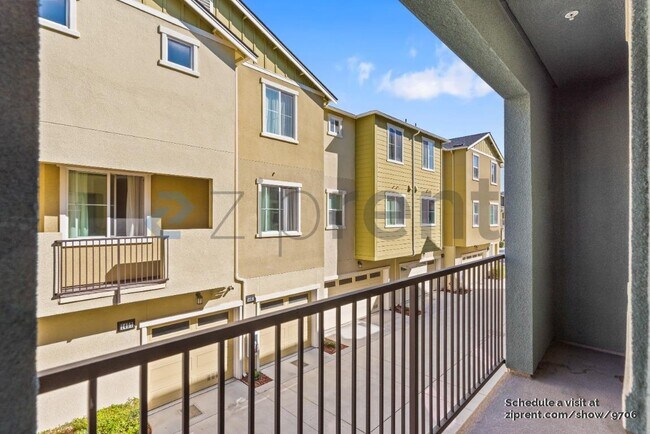 Building Photo - 1505 Coyote Creek Way