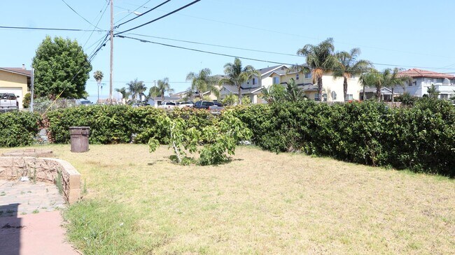 Building Photo - 2 bedrooms 2 baths corner home in Imperial Beach.
