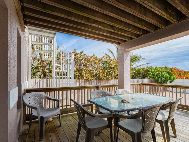 Building Photo - 12936 Jimmy Buffett Mem Hwy