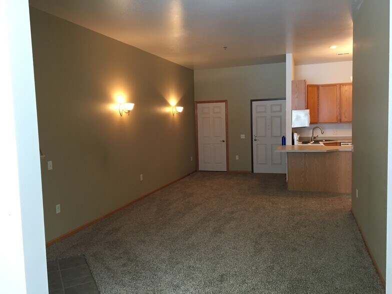 Building Photo - 5440 Willow Rd