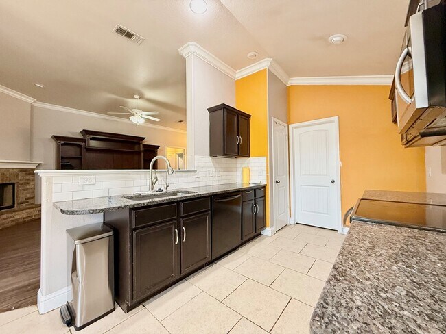 Building Photo - 806 E 98th St