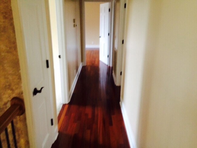 Building Photo - 124 Arlington Cir