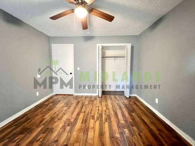 Building Photo - 6008 Village Creek Dr