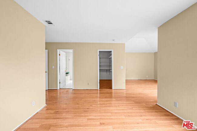 Building Photo - 18639 W Nathan Hill Dr