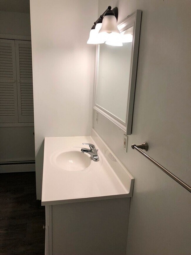 Building Photo - 153 Main St