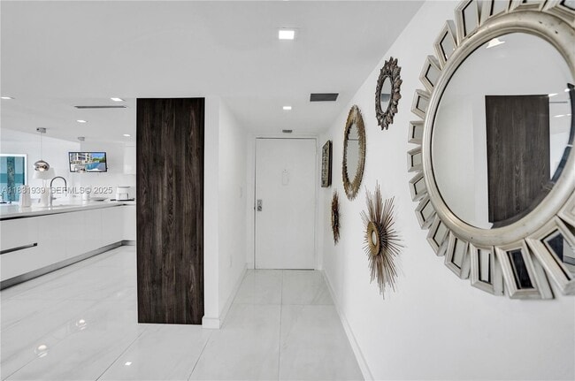 Building Photo - 900 NE Spanish River Blvd