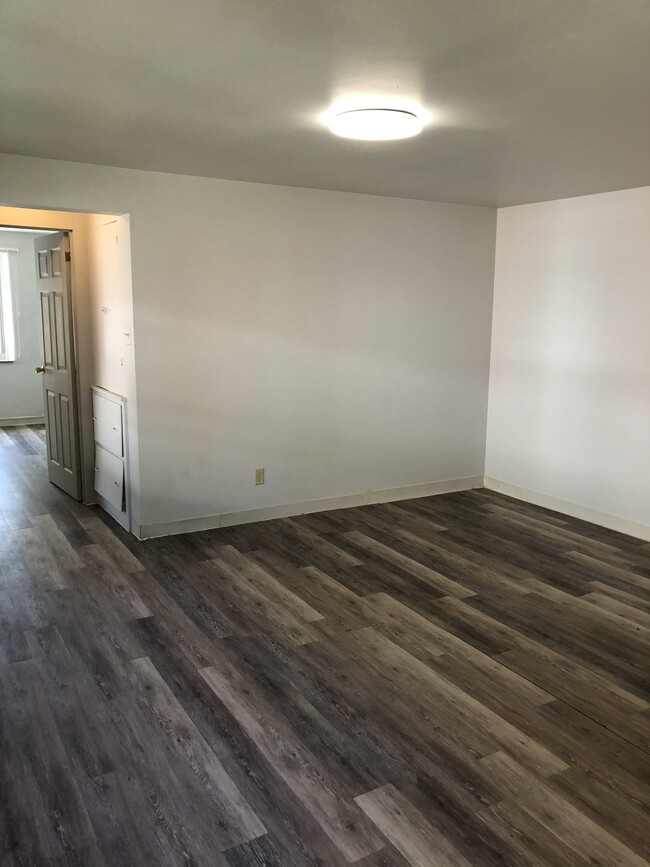 Building Photo - 308 N Mercer St