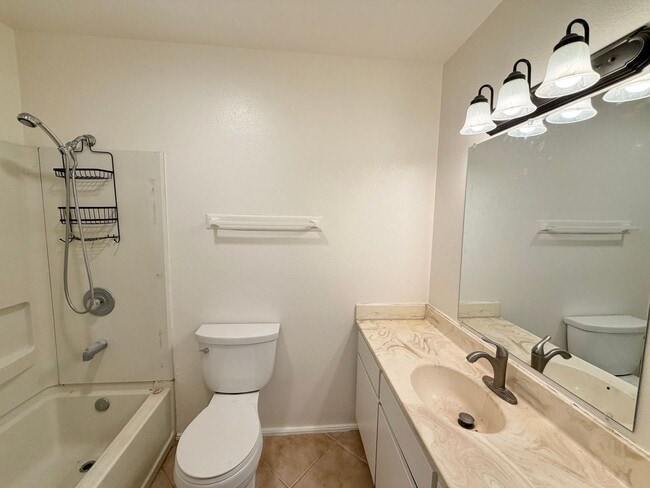 Building Photo - Beautiful 2 Bed / 2 Bath Home Near North Park with Expansive Outdoor Space + Garage!