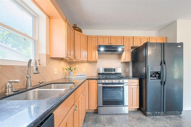 Building Photo - 5115 Kingfisher Dr