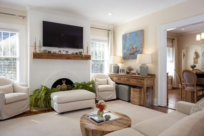 Building Photo - 801 Durant Pl NE