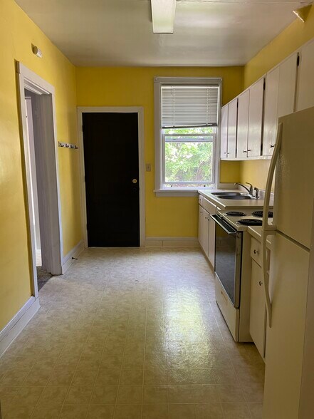 Building Photo - 1205 E 4th St