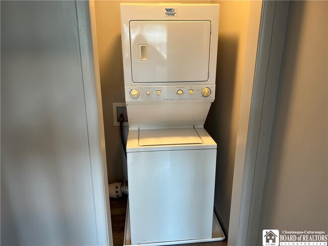 Building Photo - 106 Chautauqua Ave