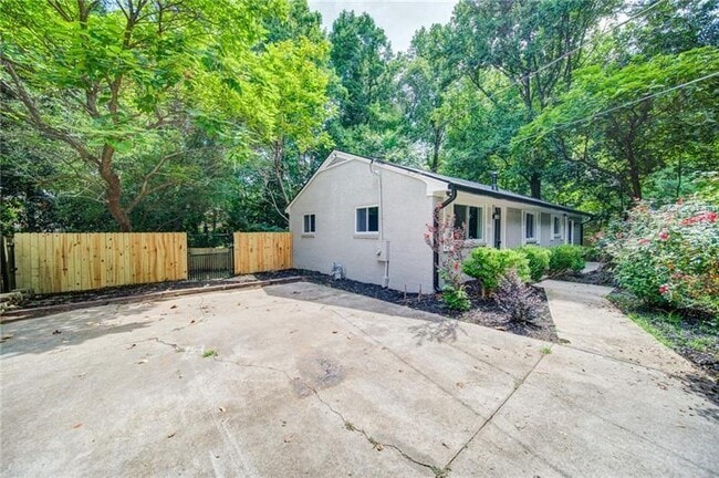 Building Photo - 2951 Haralson Rd
