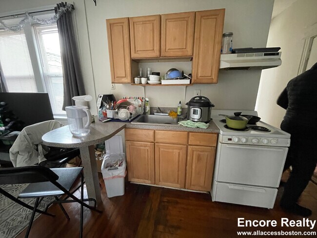 Building Photo - 883 Huntington Ave