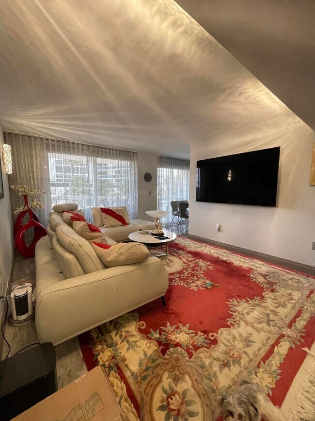 Building Photo - 17275 Collins Ave