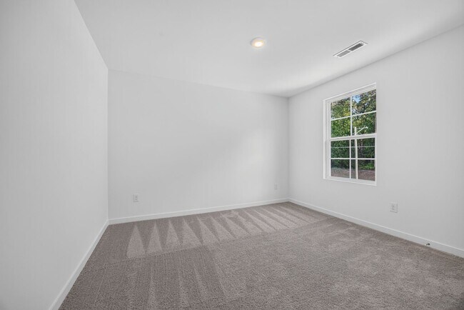 Building Photo - 882 Waterworks Rd
