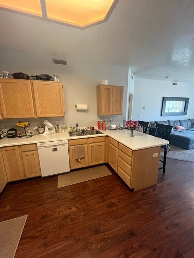 Building Photo - Bedroom Available in Provo