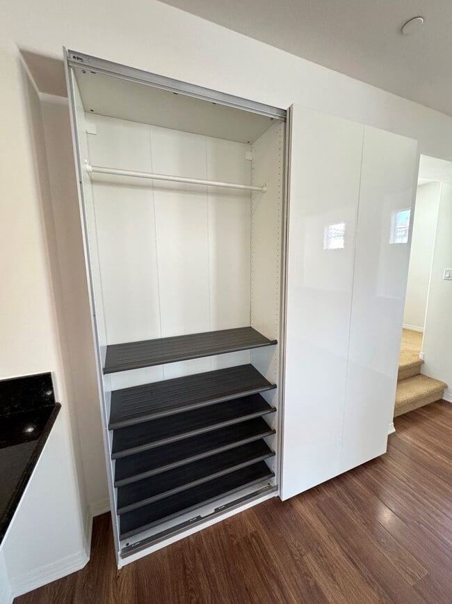 Building Photo - Riverpark Townhome
