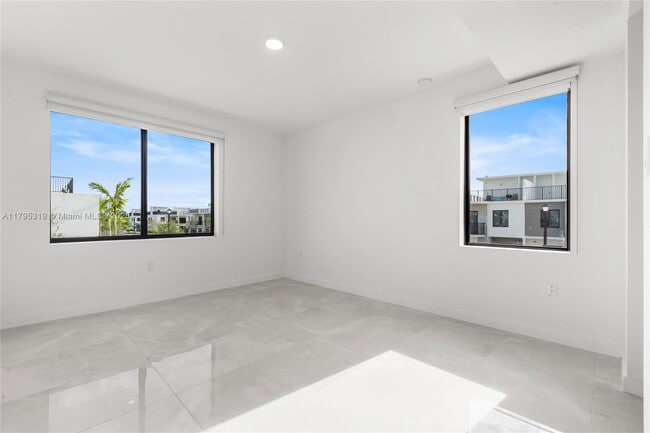 Building Photo - 14530 SW 261st Terrace