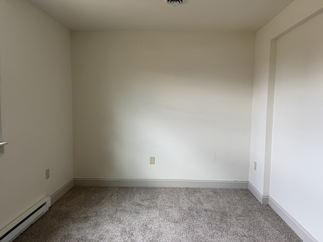 Building Photo - 617 Short Rd