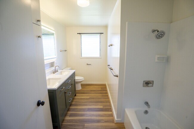 Building Photo - Welcome Home to Waimanalo!