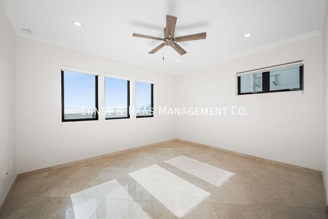 Building Photo - 1724 Bluff Pl